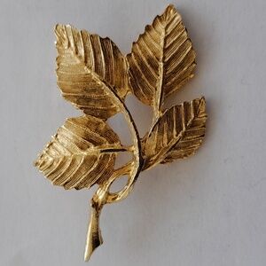 Vintage Elegant Gold Leaf Brooch